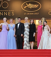 totallyelle-2017-05-24-thebeguiled-premiere-cannes-030.jpg