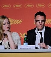 totally-elle-2016-neon-demon-cannes-conference-036.jpg