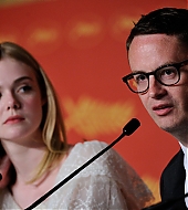 totally-elle-2016-neon-demon-cannes-conference-042.jpg