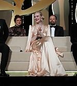 totally_elle_cannes_openingceremony_19_onstage__65.jpg