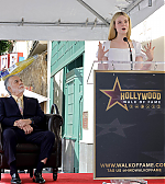 totallyelle-hollywoodwalkoffamestarceremony-025.png